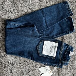 NWT Good American “GOOD LEGS” Jeans